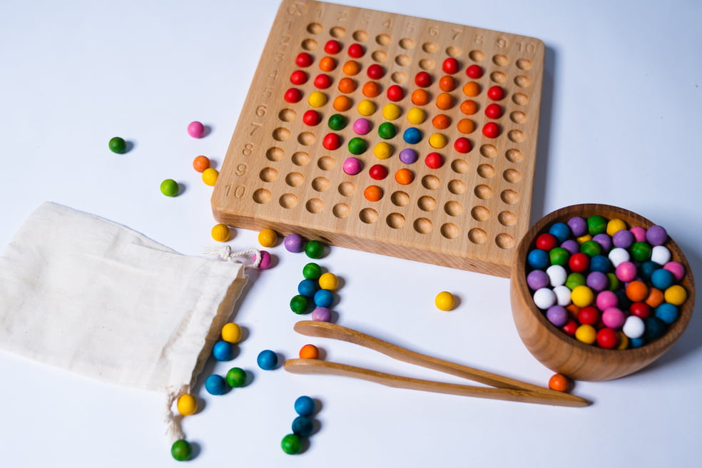 Pagalou - Set de multiplication 10X10 avec 100 boules en bois