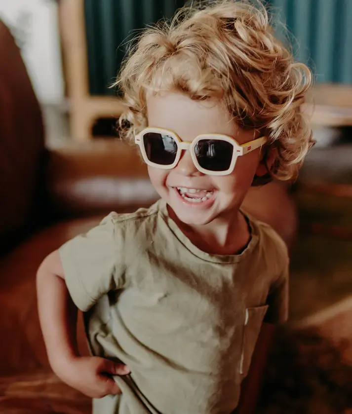 lunettes-de-soleil-enfants-verres-categorie-3-blanc-bicolore-hello-hossy.webp