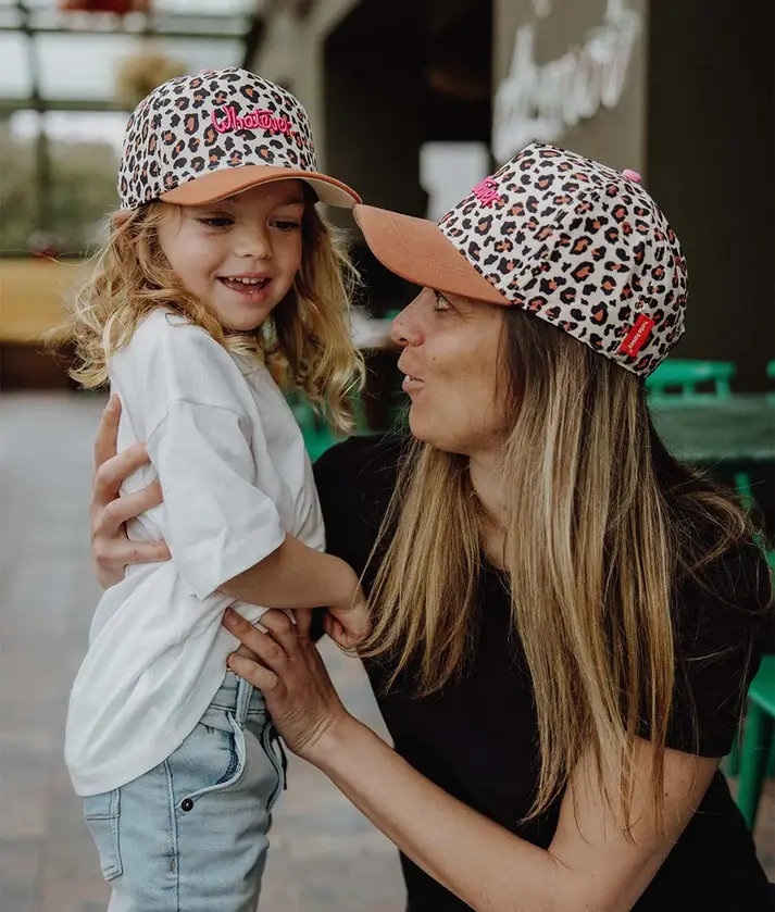 casquette-coloree-enfants-bebes-imprime-leopard-7-hello-hossy.webp