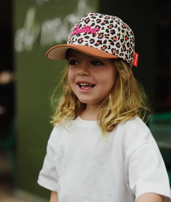 casquette-enfants-bebes-visiere-courbee-imprime-leopard-7-hello-hossy.webp