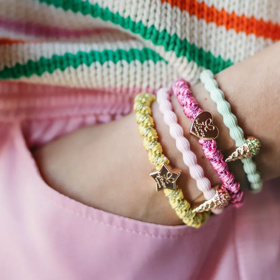 ByEloise-Woven-GoldHeart-BubblegumPink-Lifestyle-01_900x.webp