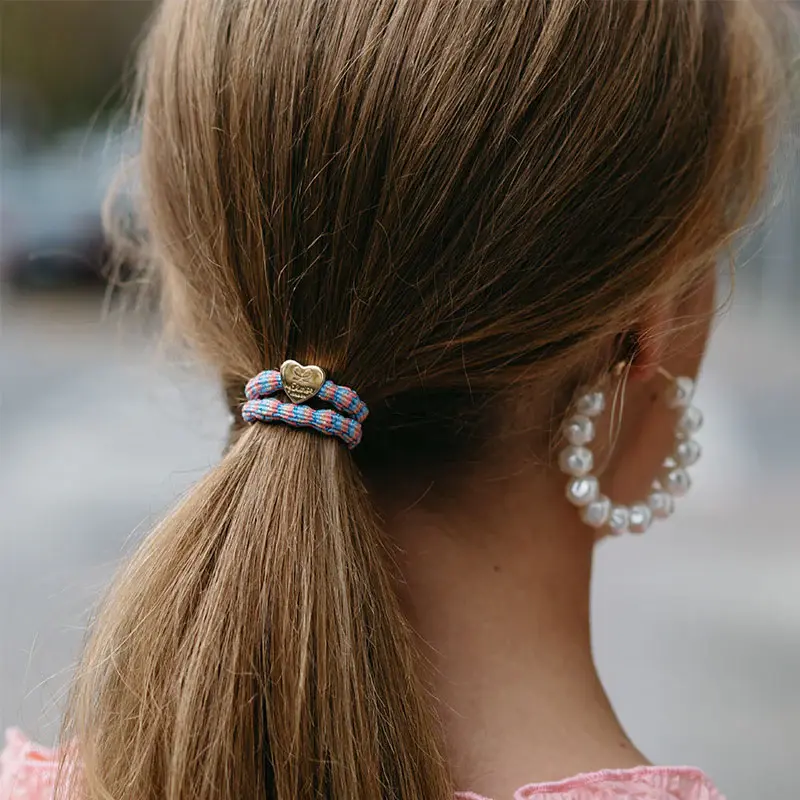 ByEloise-Metallic-GoldHeart-CoralReef-Lifestyle-01_800x.webp