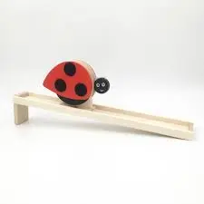 [6958] Coccinelle en bois qui descend