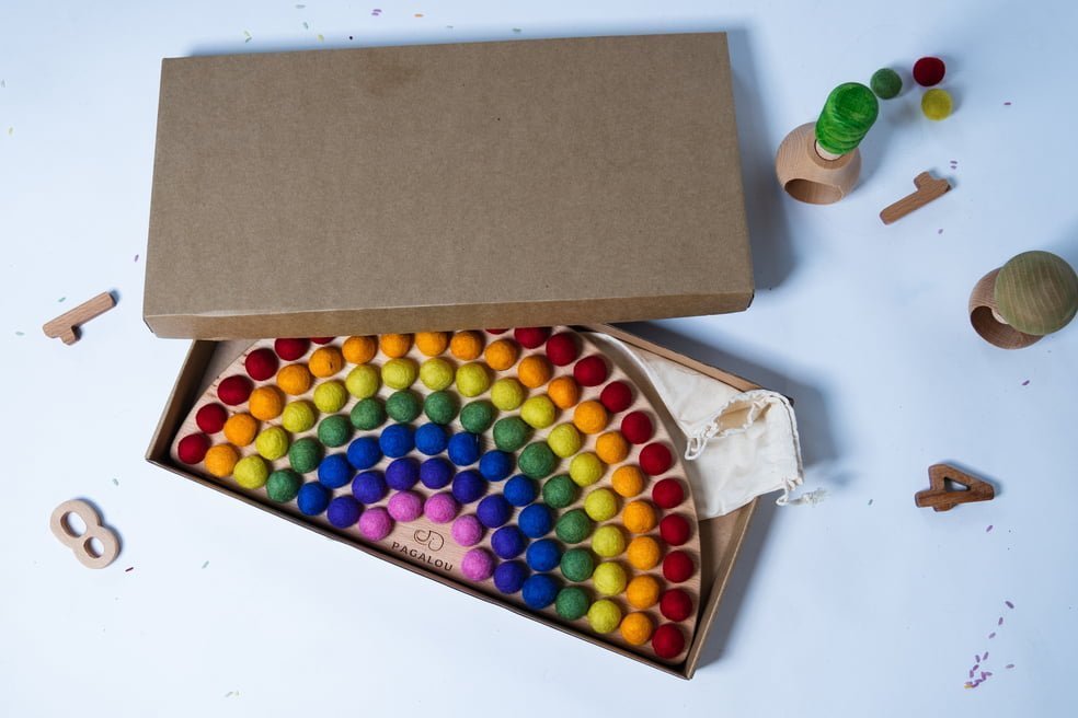 Arc-en-ciel Montessori grand avec 94 balles en laine